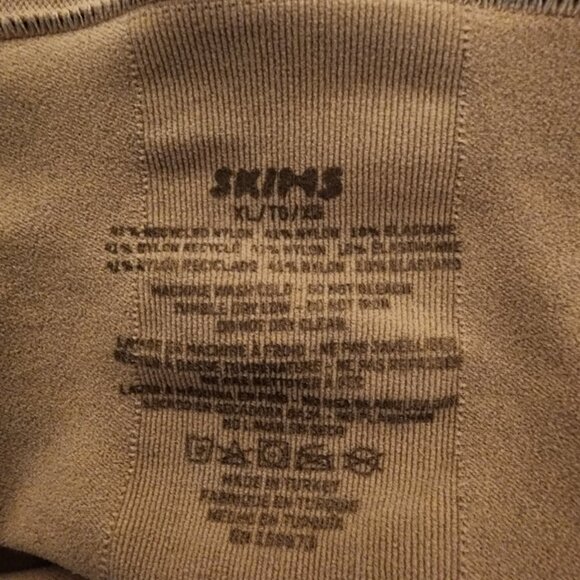 Skims Seamless Sculpt STRAPLESS THONG BODYSUIT NWOT Tan XL - Picture 5 of 5